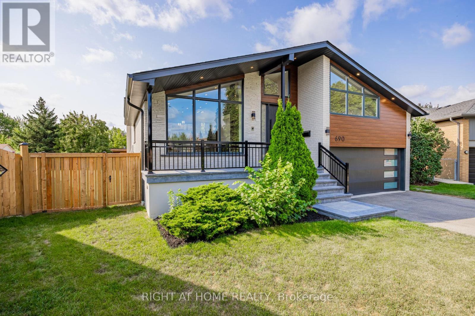690 Hillman Crescent, Mississauga, ON