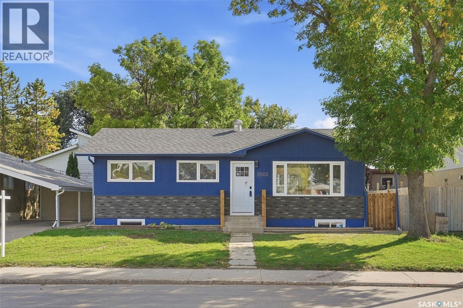 3805 Diefenbaker Drive, Saskatoon, SK