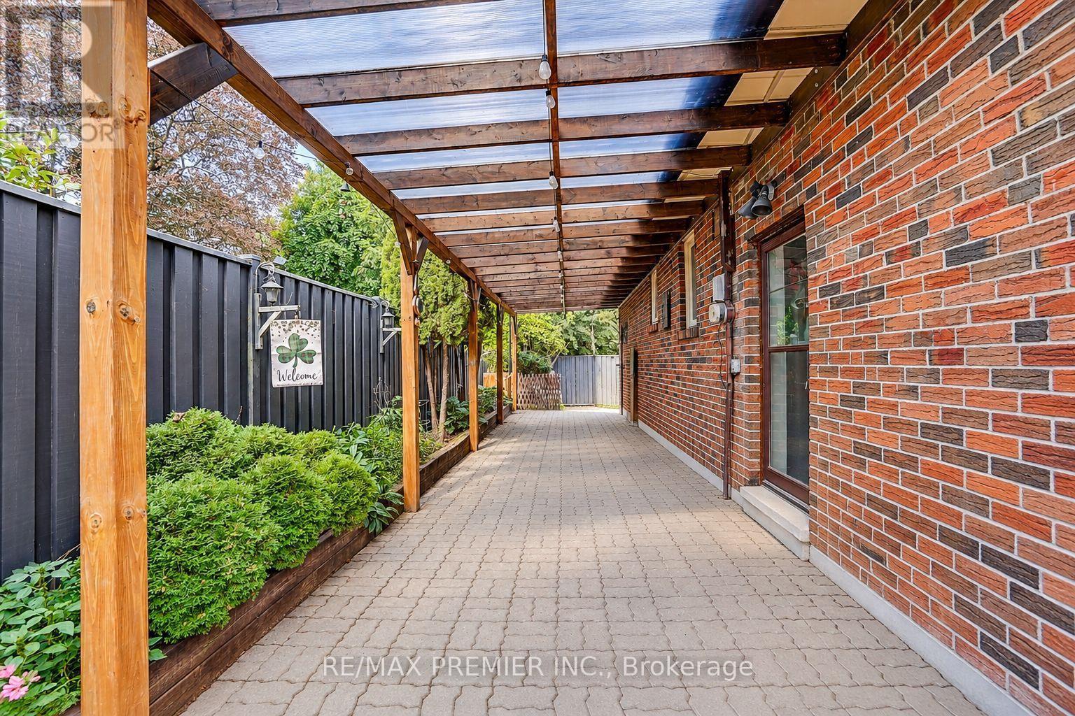 445 Selsey Drive, Mississauga, ON