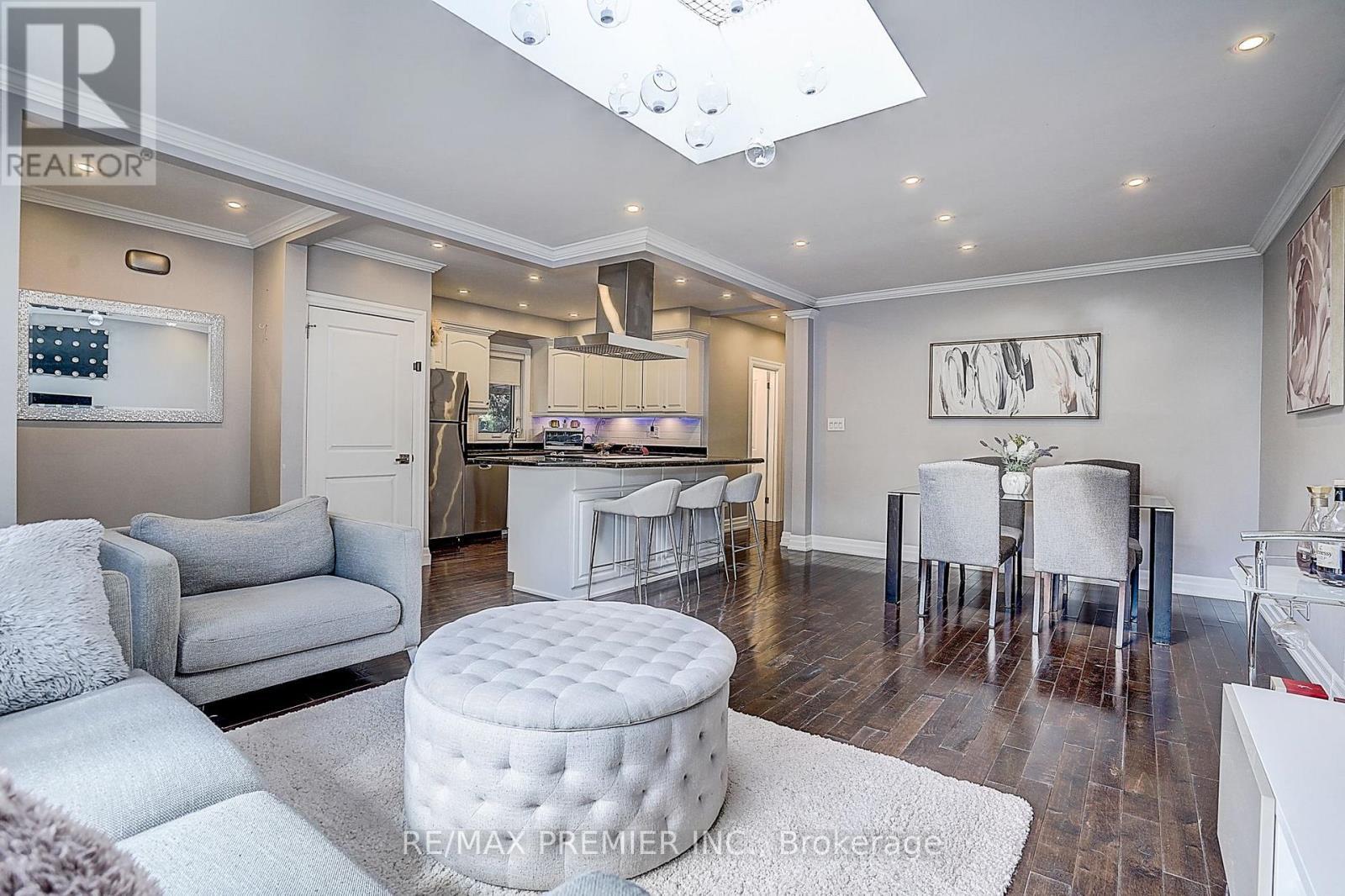 445 Selsey Drive, Mississauga, ON