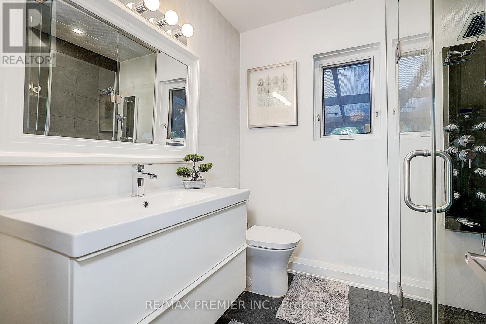 445 Selsey Drive, Mississauga, ON