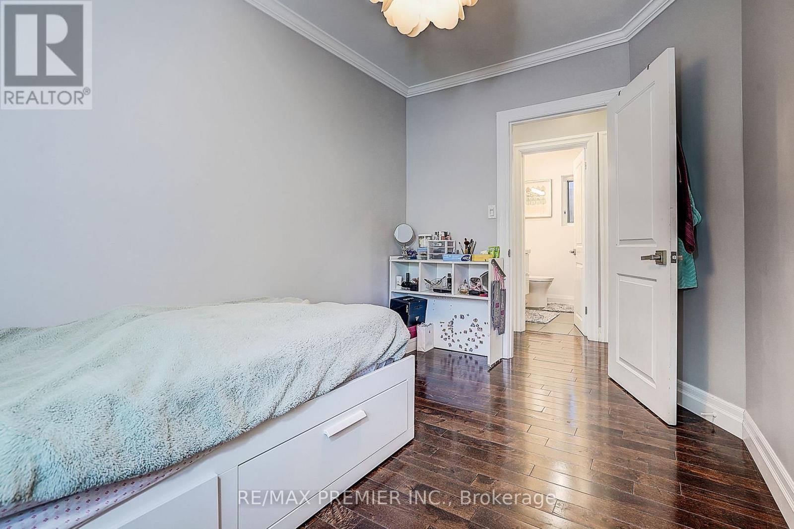 445 Selsey Drive, Mississauga, ON
