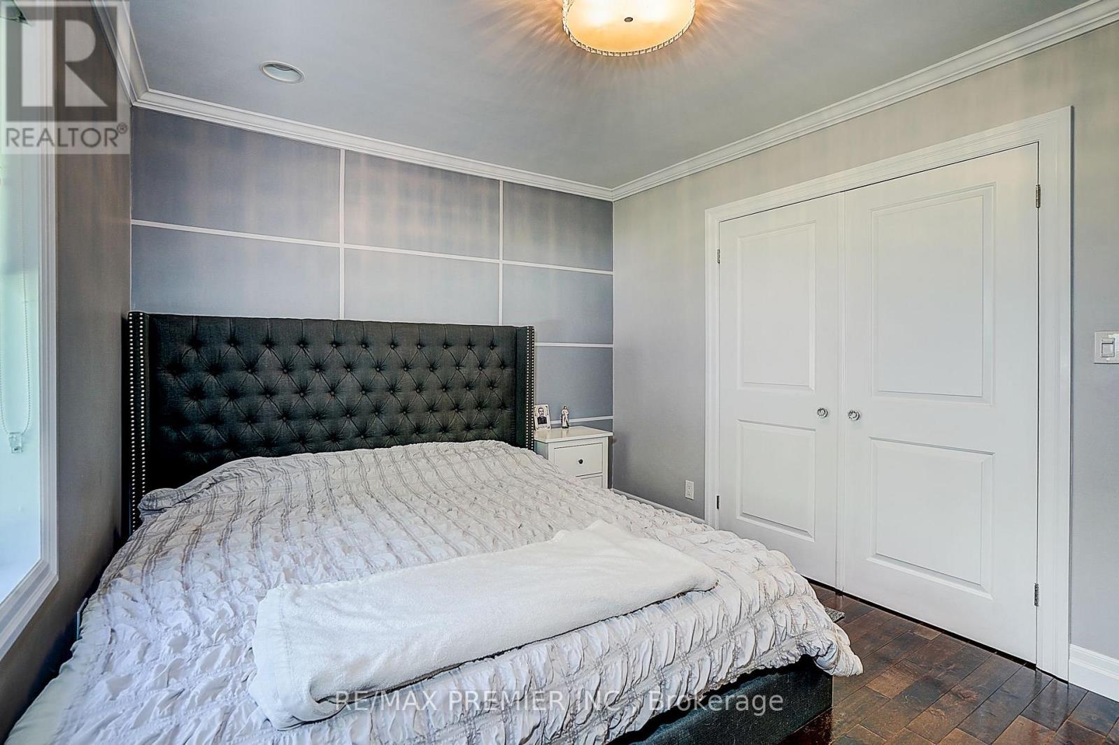 445 Selsey Drive, Mississauga, ON