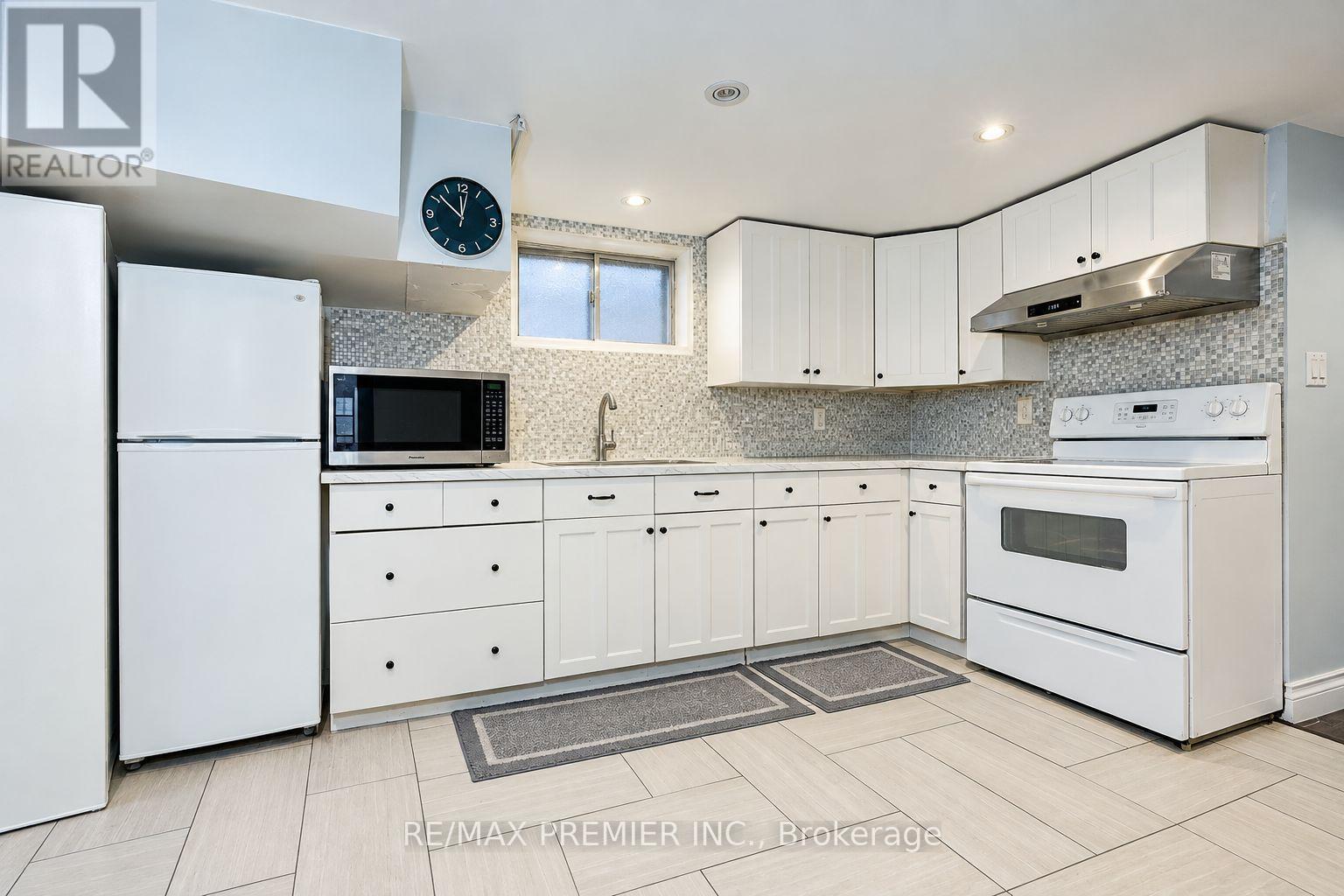 445 Selsey Drive, Mississauga, ON