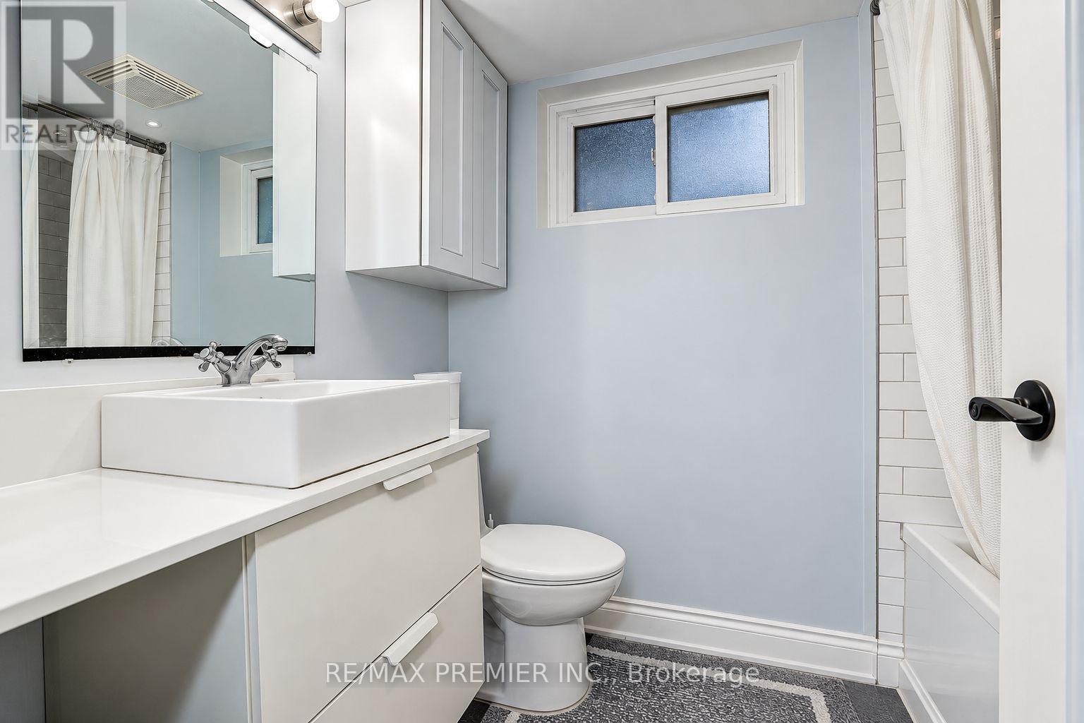 445 Selsey Drive, Mississauga, ON