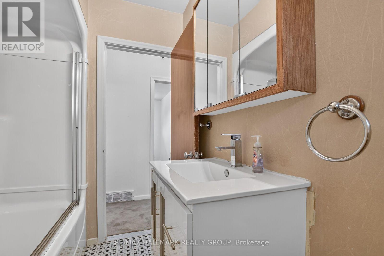 1130 Soderlind Street, Ottawa, ON