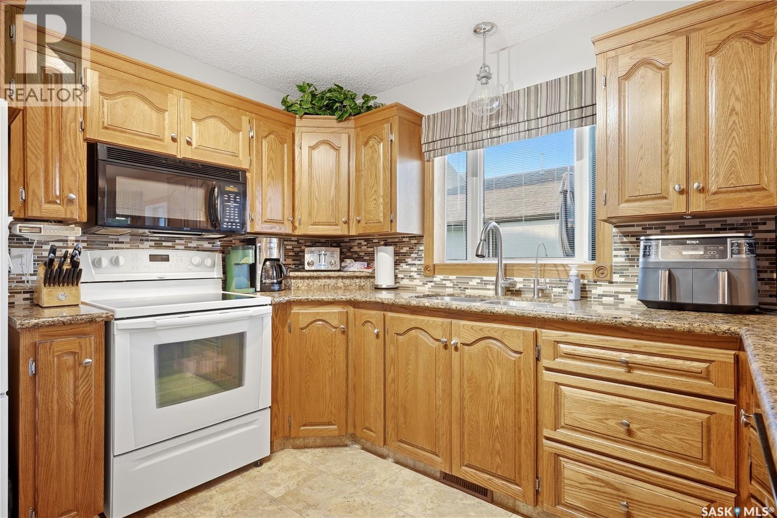 18 Greencrest Bay, Regina, SK