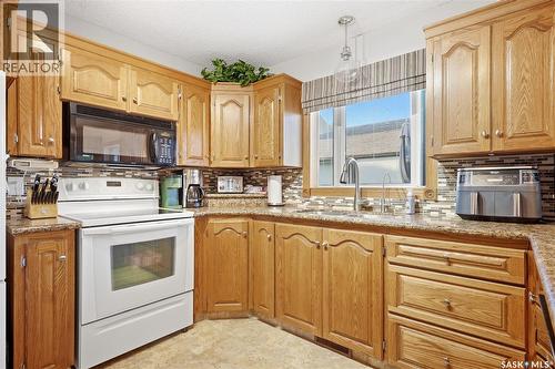 18 Greencrest Bay, Regina, SK 