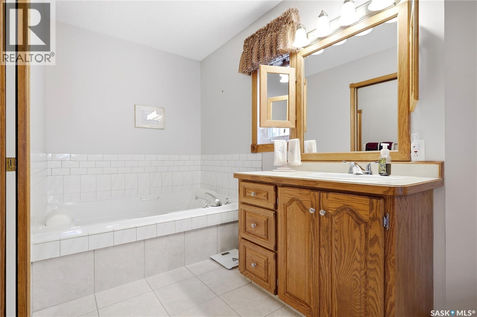 18 Greencrest Bay, Regina, SK