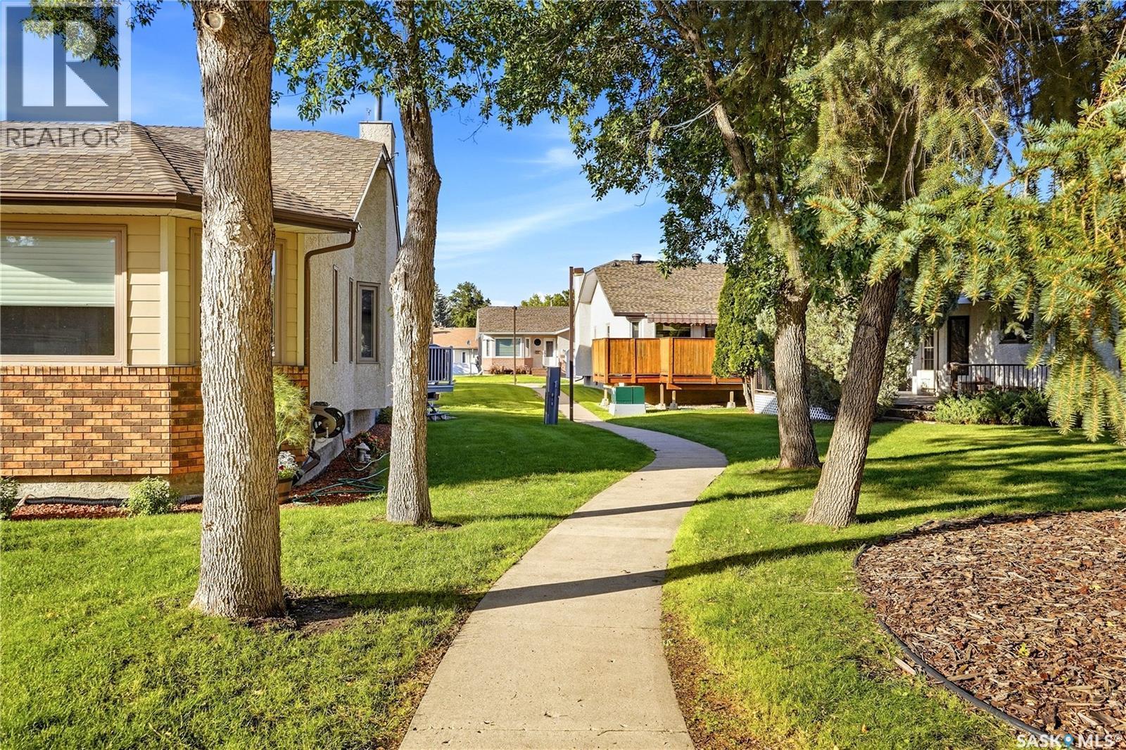 18 Greencrest Bay, Regina, SK