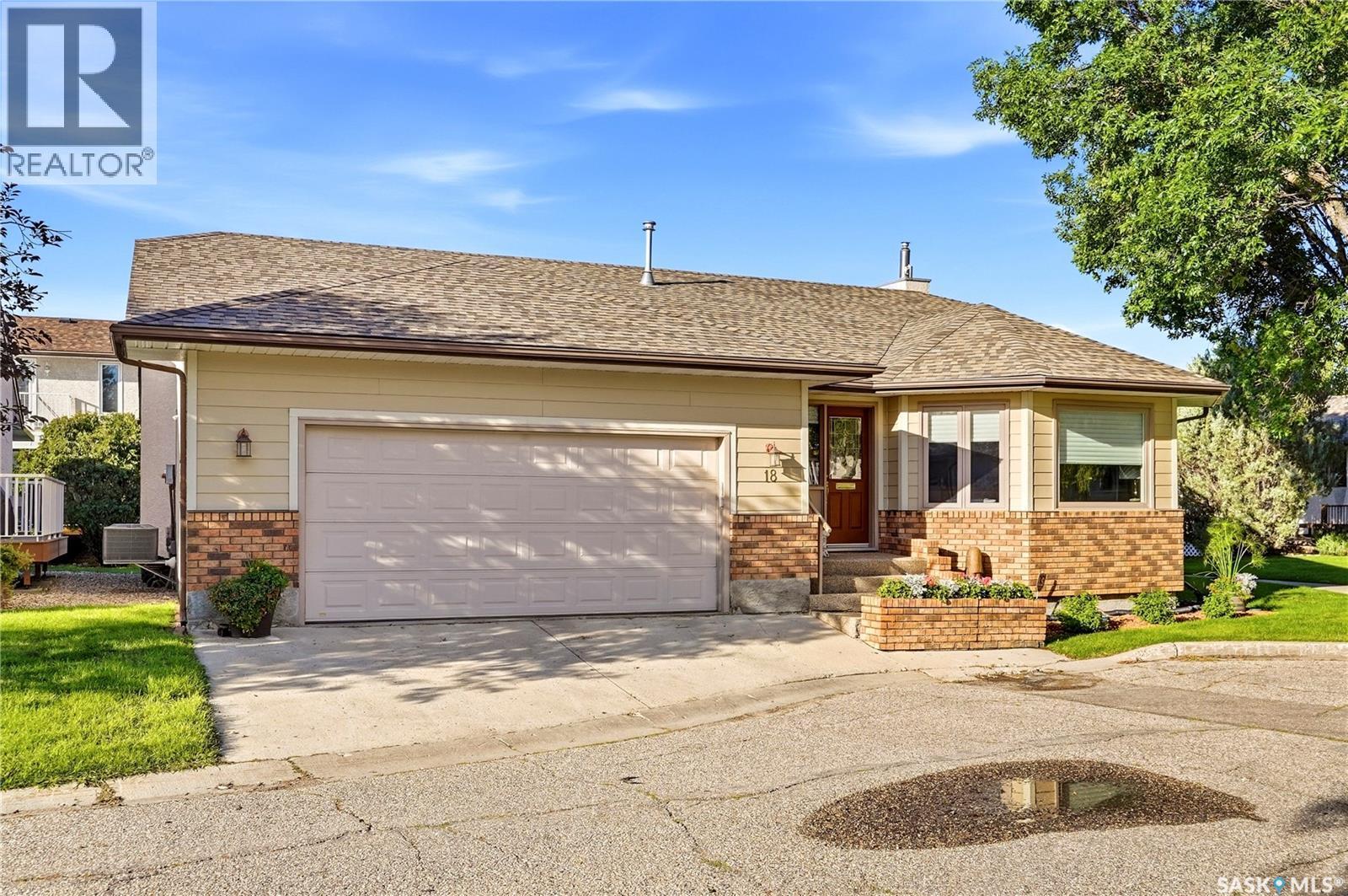 18 Greencrest Bay, Regina, SK