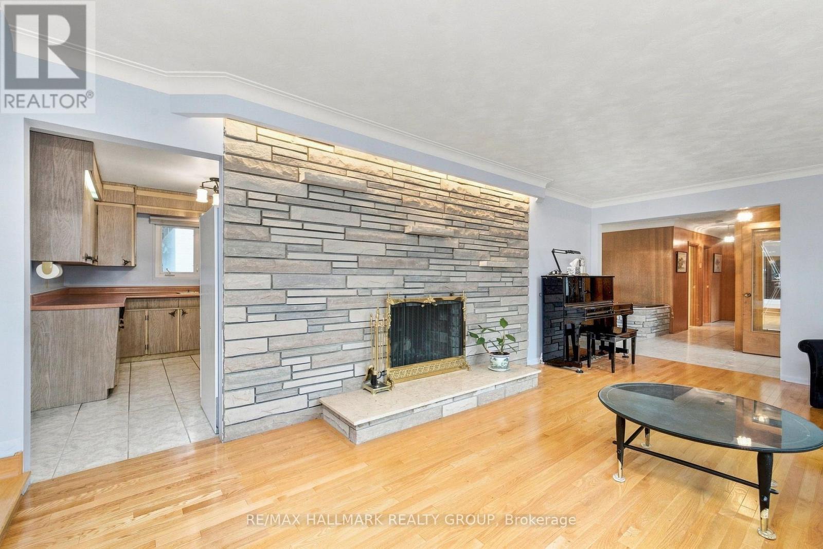 855 Mountainview Avenue, Ottawa, ON