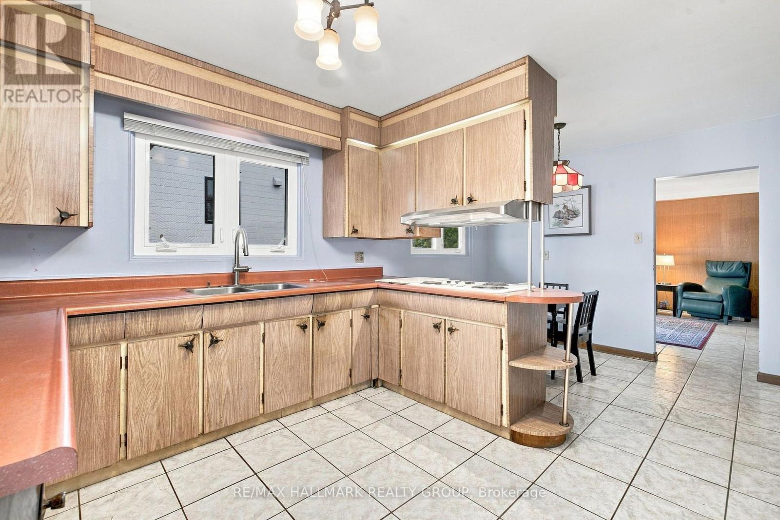 855 Mountainview Avenue, Ottawa, ON