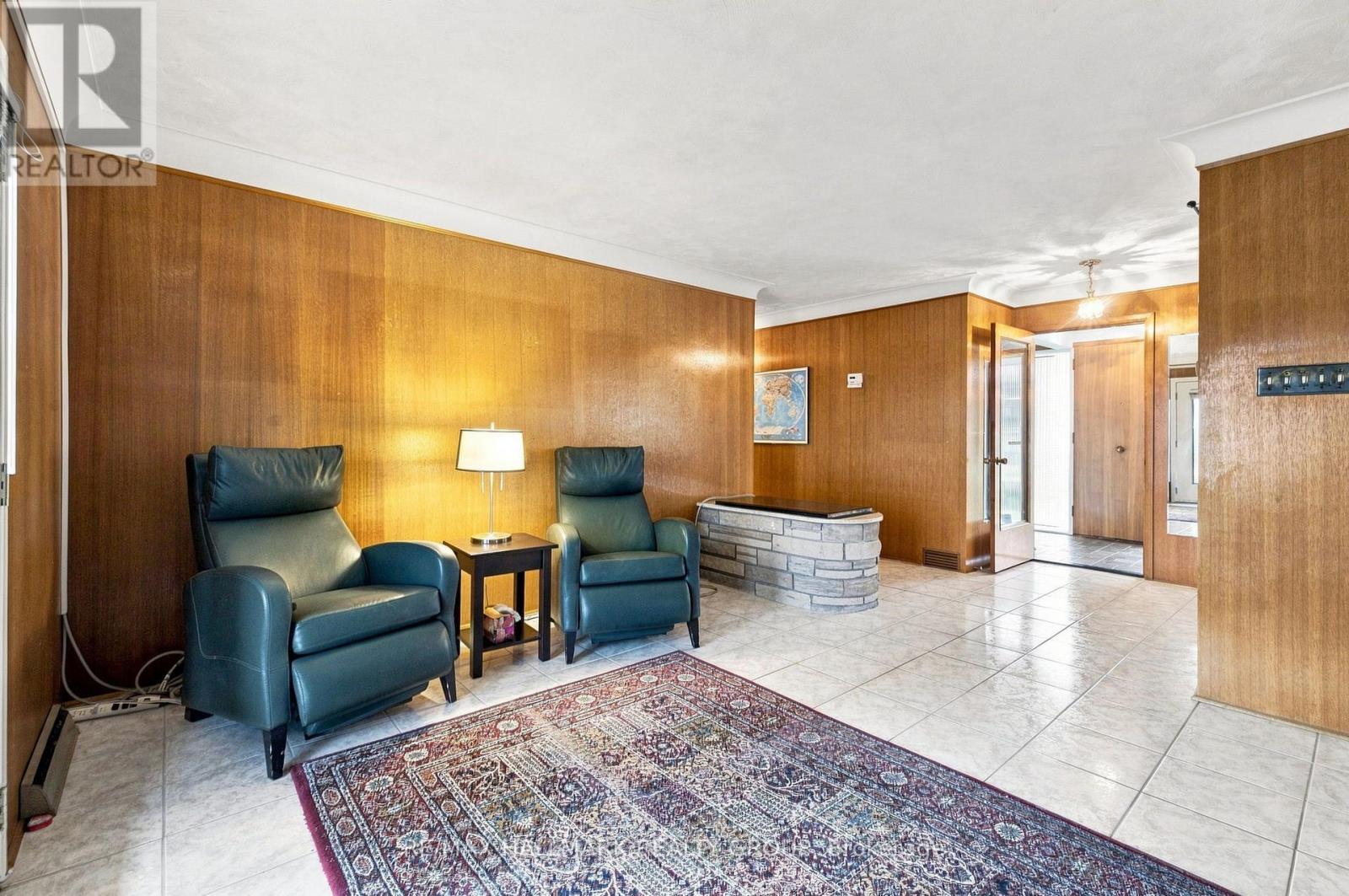 855 Mountainview Avenue, Ottawa, ON
