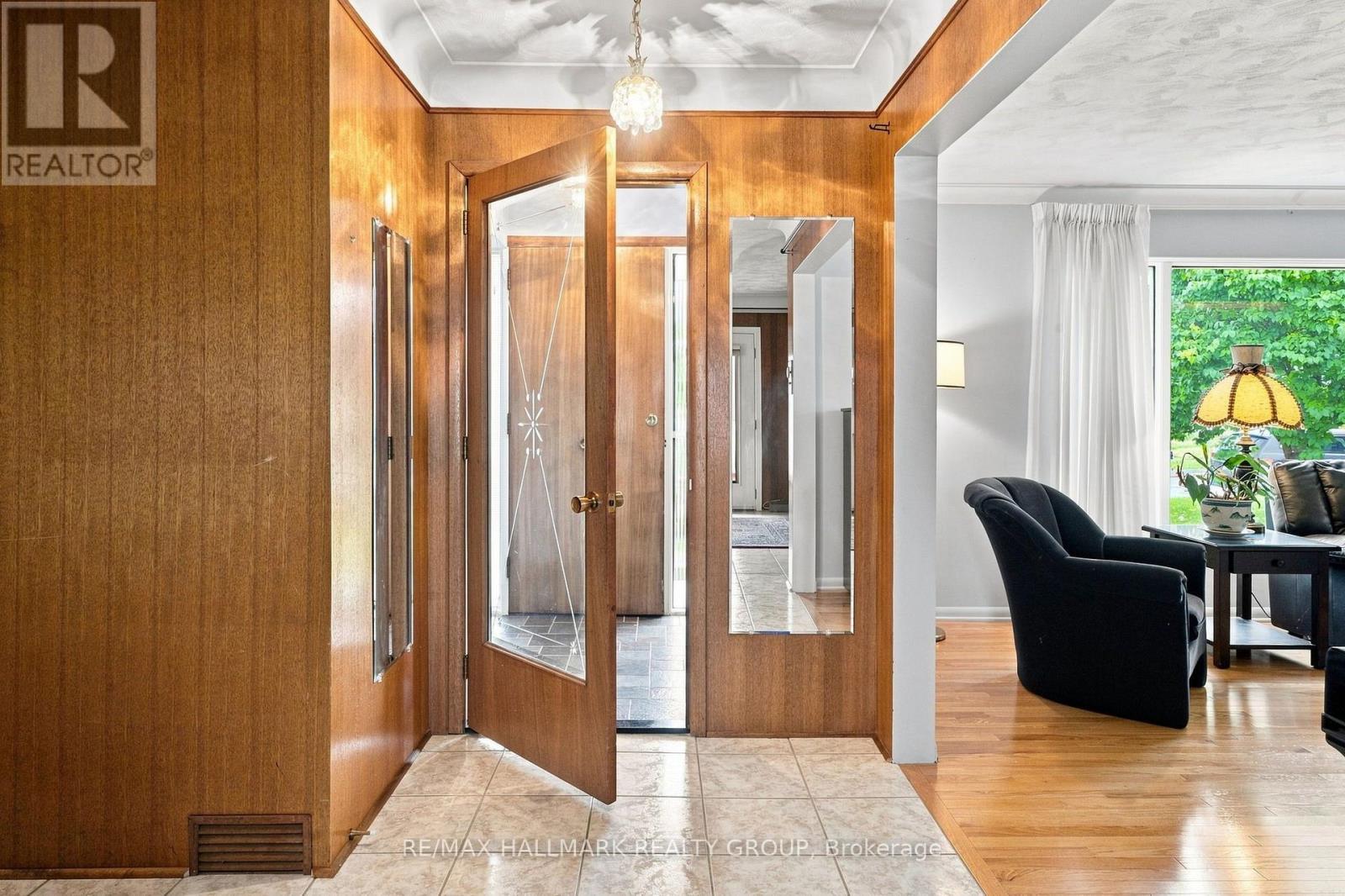 855 Mountainview Avenue, Ottawa, ON