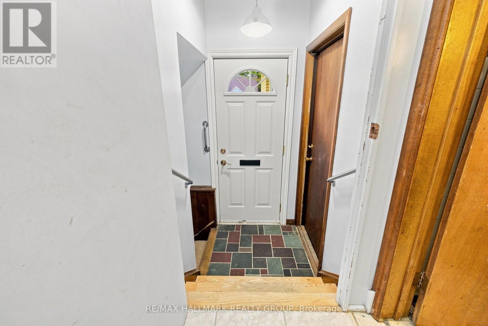 855 Mountainview Avenue, Ottawa, ON