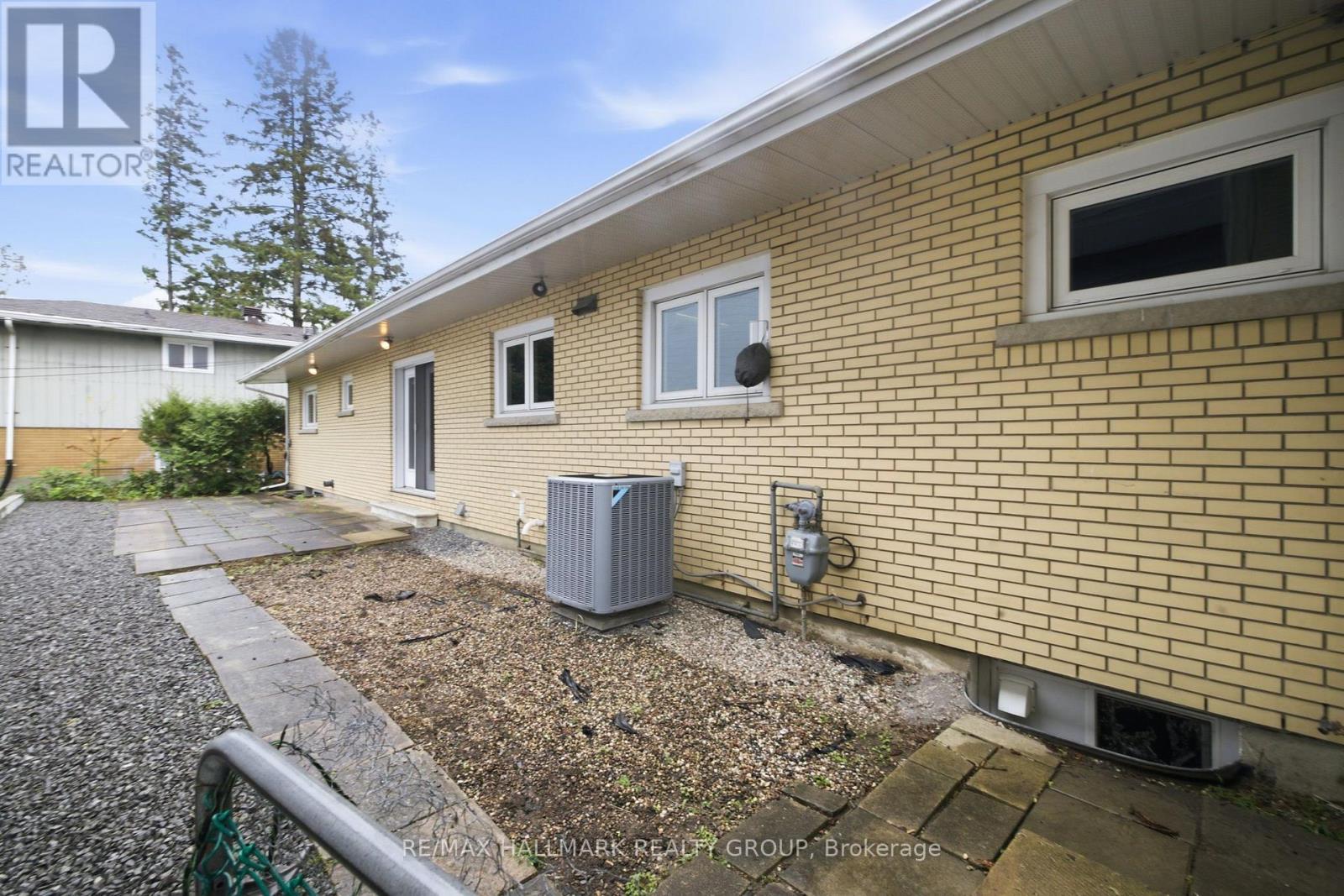 855 Mountainview Avenue, Ottawa, ON