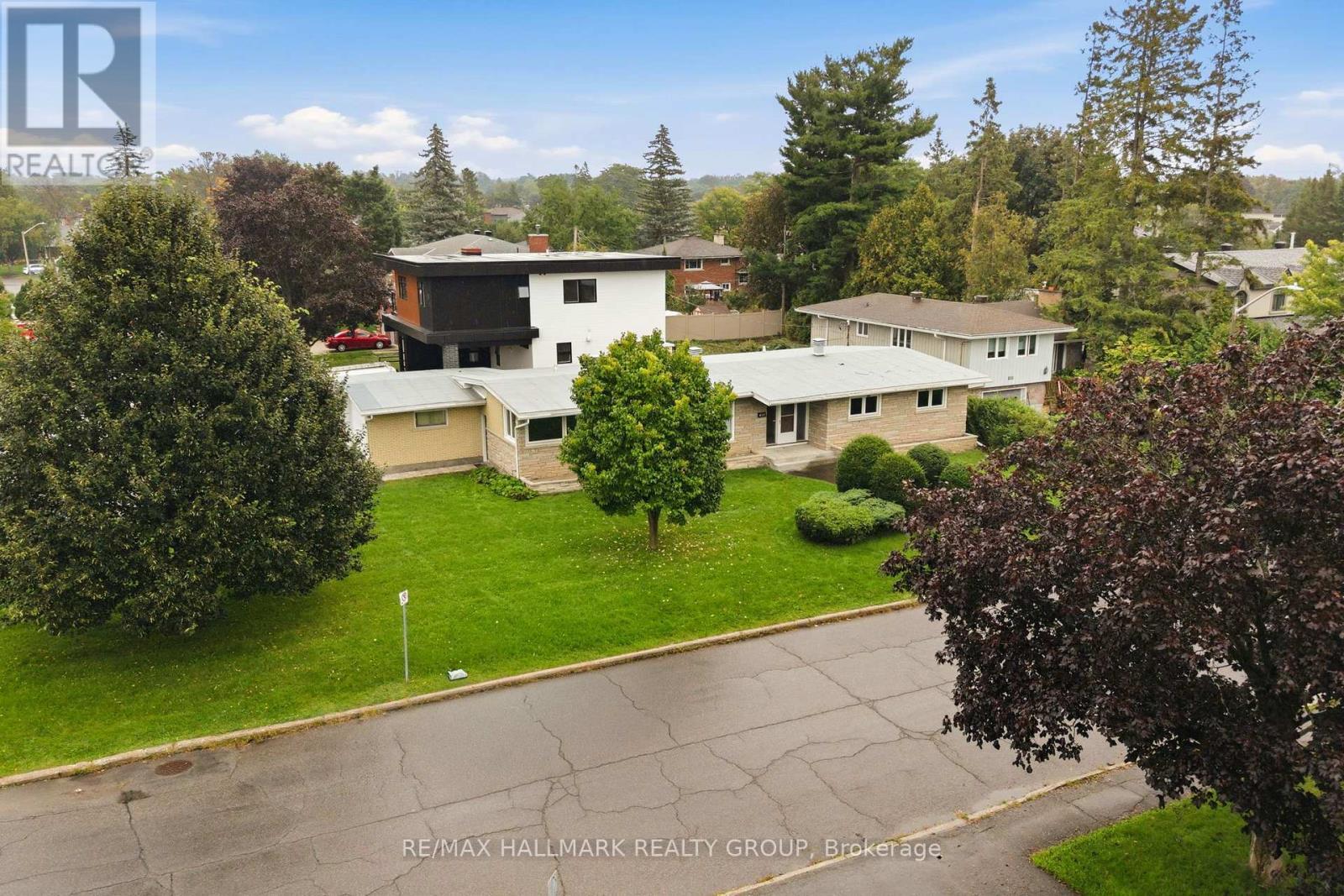 855 Mountainview Avenue, Ottawa, ON