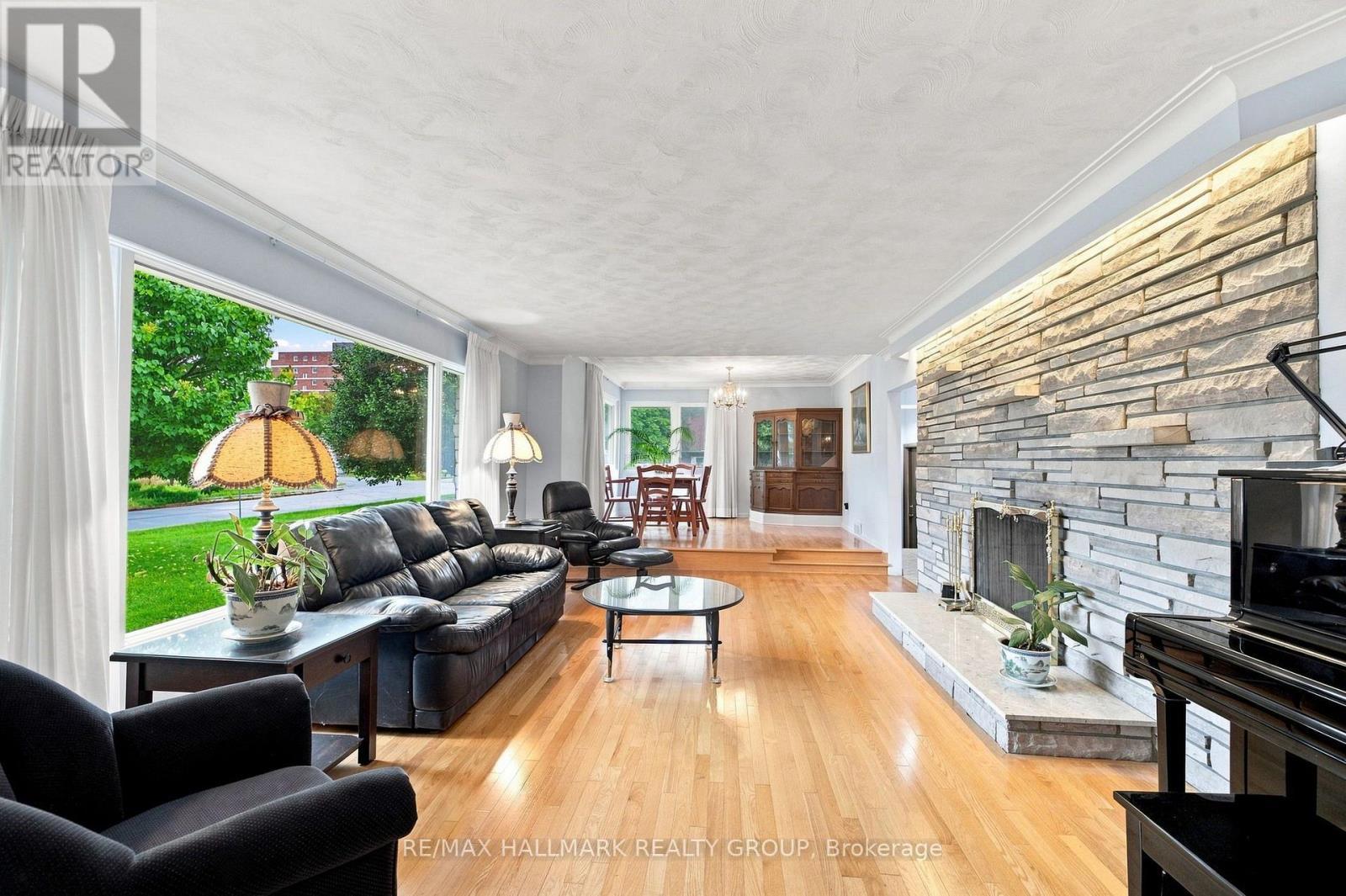 855 Mountainview Avenue, Ottawa, ON
