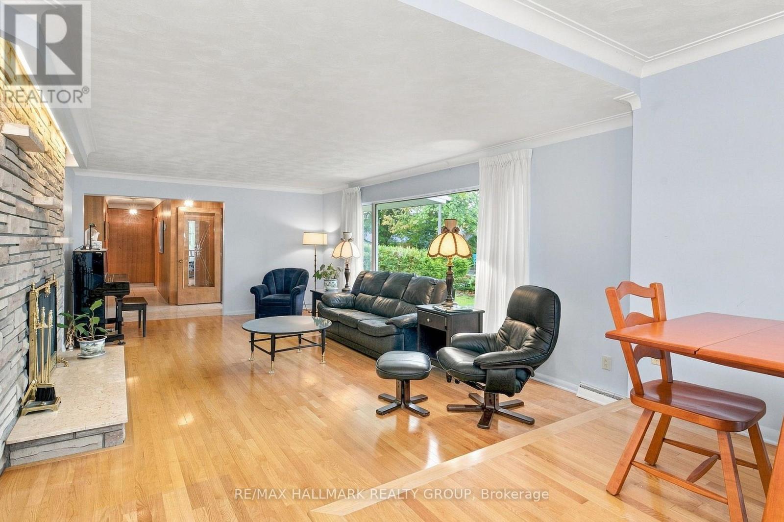 855 Mountainview Avenue, Ottawa, ON