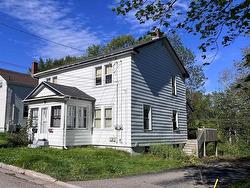 61 Harrison Avenue Sydney, NS B1S 2Y3