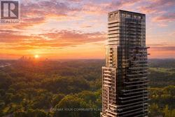 110 - 10 INN ON THE PARK DRIVE Toronto, ON M3C 0P9