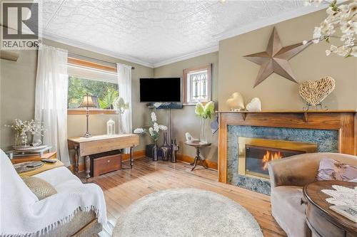 33 Tuxedo Avenue S, Hamilton, ON 
