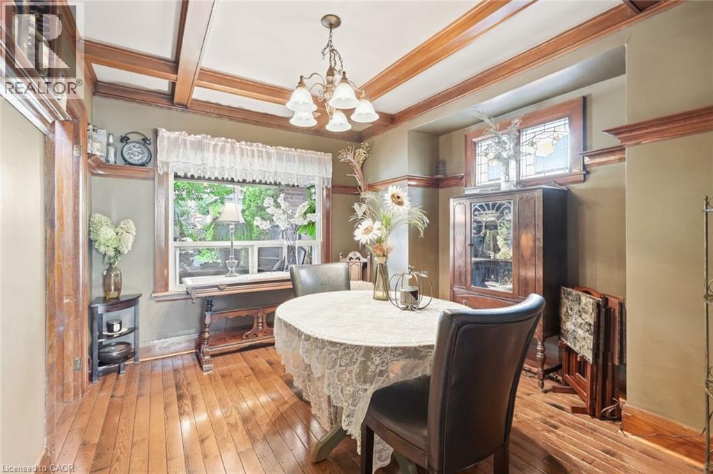 33 Tuxedo Avenue S, Hamilton, ON