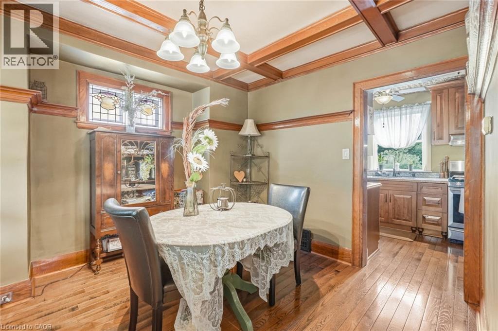 33 Tuxedo Avenue S, Hamilton, ON