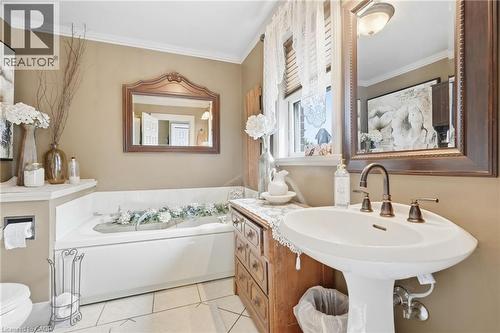 33 Tuxedo Avenue S, Hamilton, ON 
