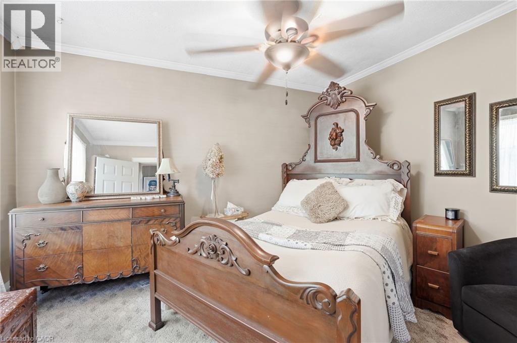 33 Tuxedo Avenue S, Hamilton, ON