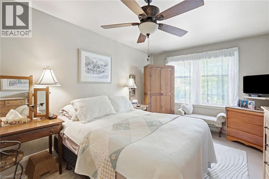 33 Tuxedo Avenue S, Hamilton, ON