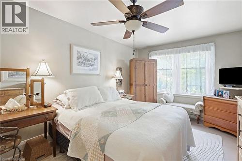 33 Tuxedo Avenue S, Hamilton, ON 