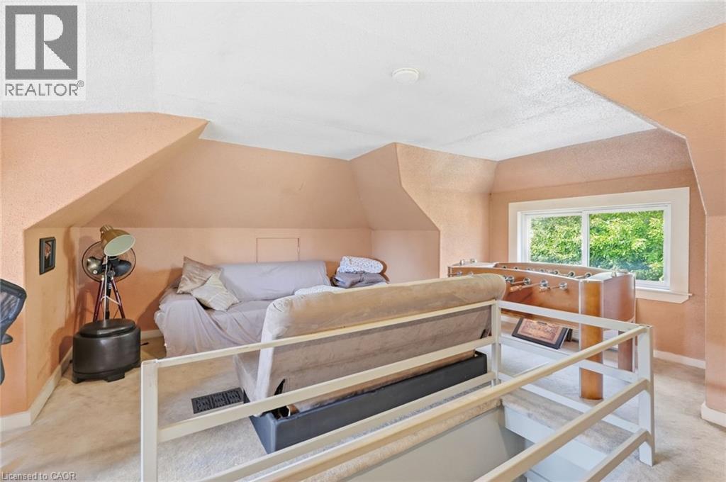 33 Tuxedo Avenue S, Hamilton, ON