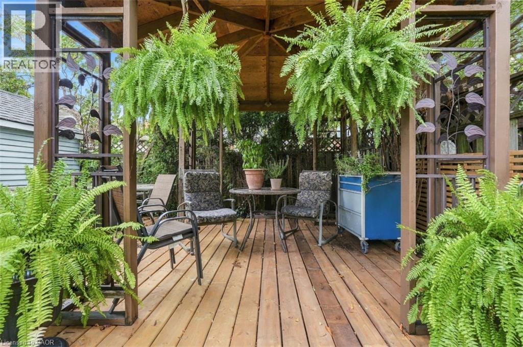 33 Tuxedo Avenue S, Hamilton, ON
