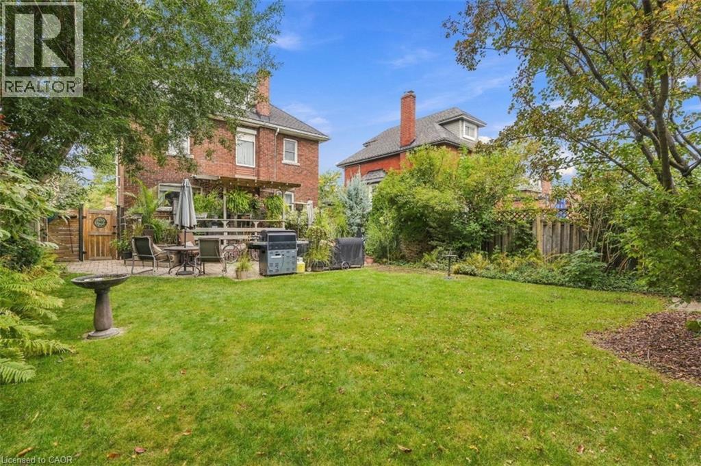 33 Tuxedo Avenue S, Hamilton, ON