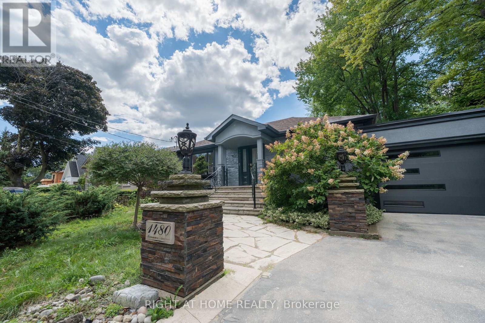 1480 Kenmuir Avenue, Mississauga, ON