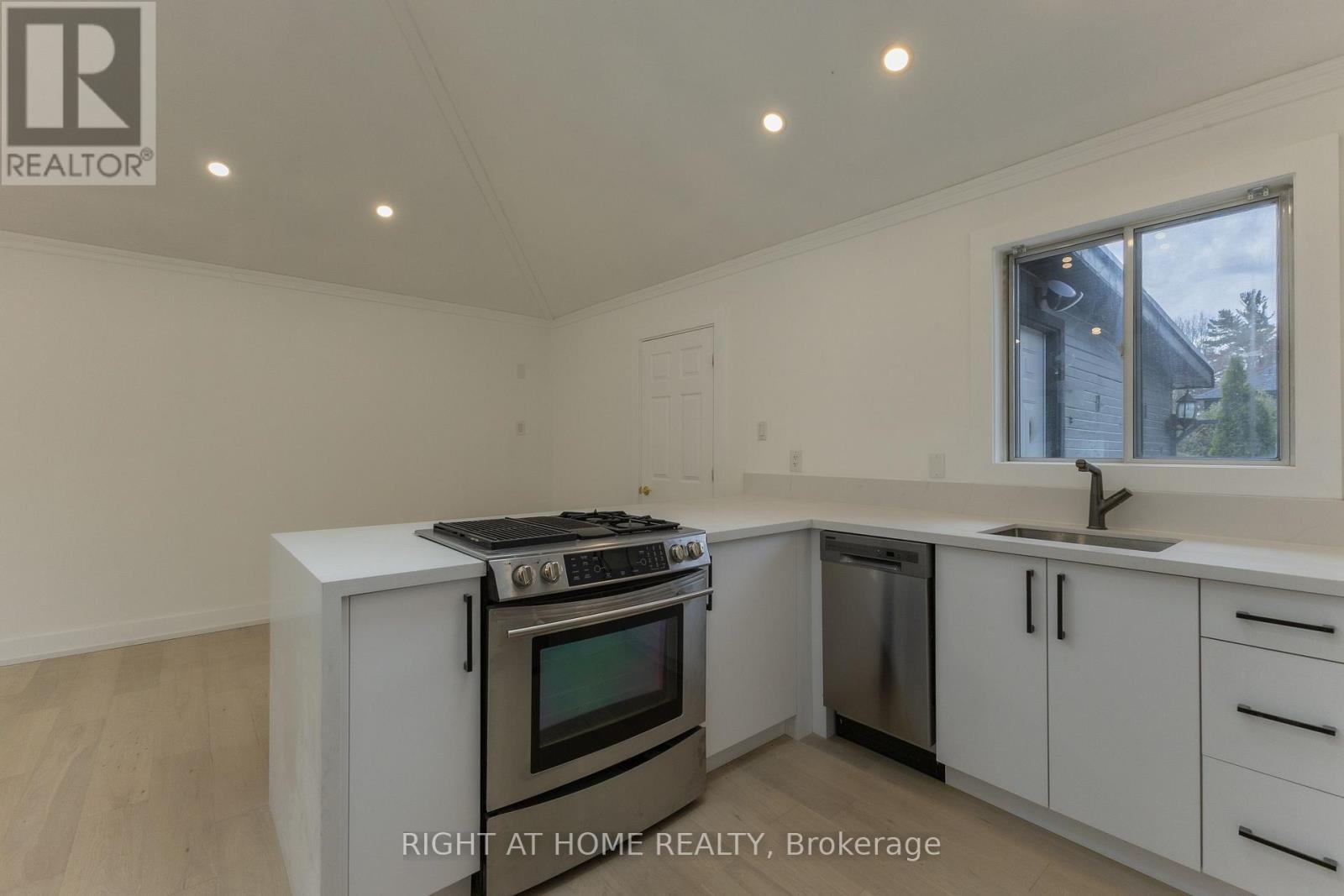 1480 Kenmuir Avenue, Mississauga, ON