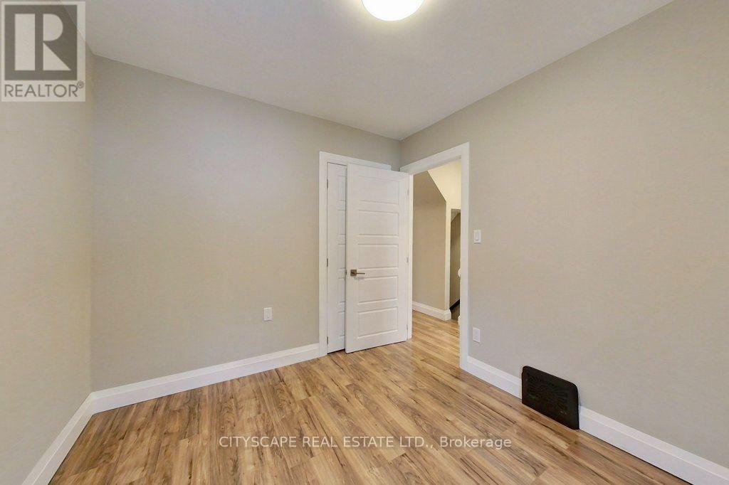 39 Holton Avenue N, Hamilton, ON