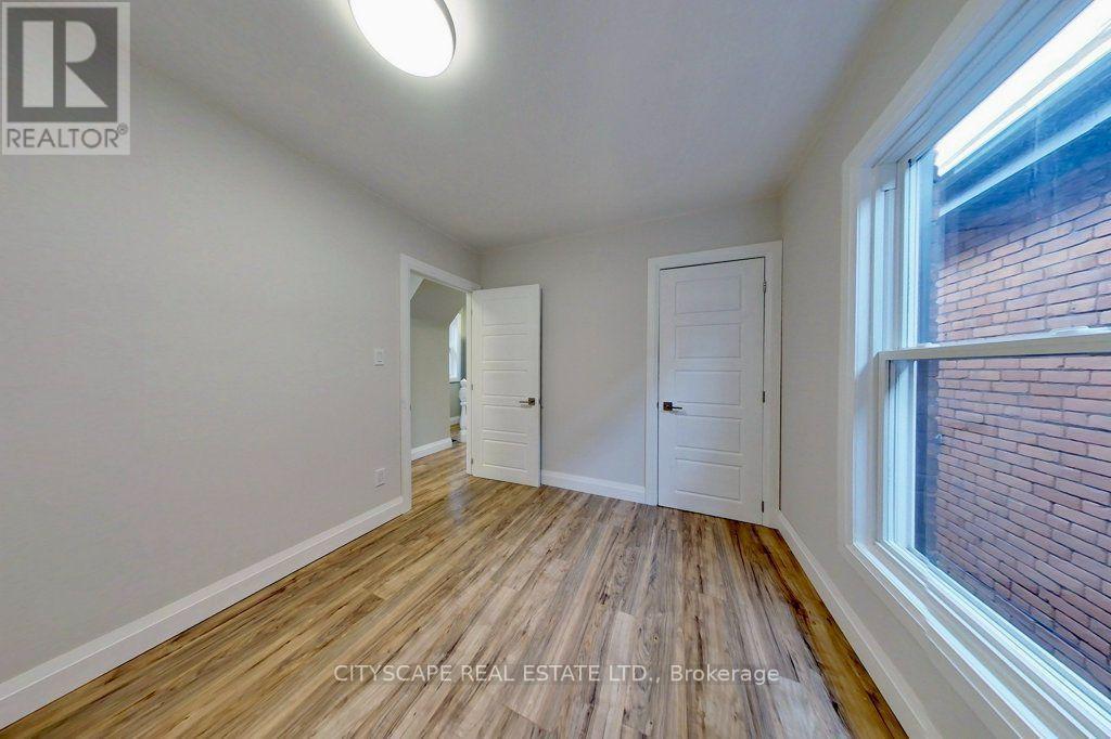 39 Holton Avenue N, Hamilton, ON