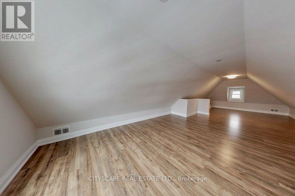 39 Holton Avenue N, Hamilton, ON