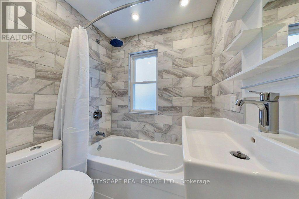 39 Holton Avenue N, Hamilton, ON