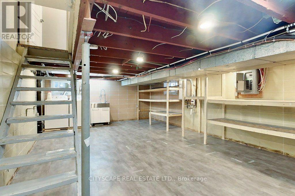 39 Holton Avenue N, Hamilton, ON