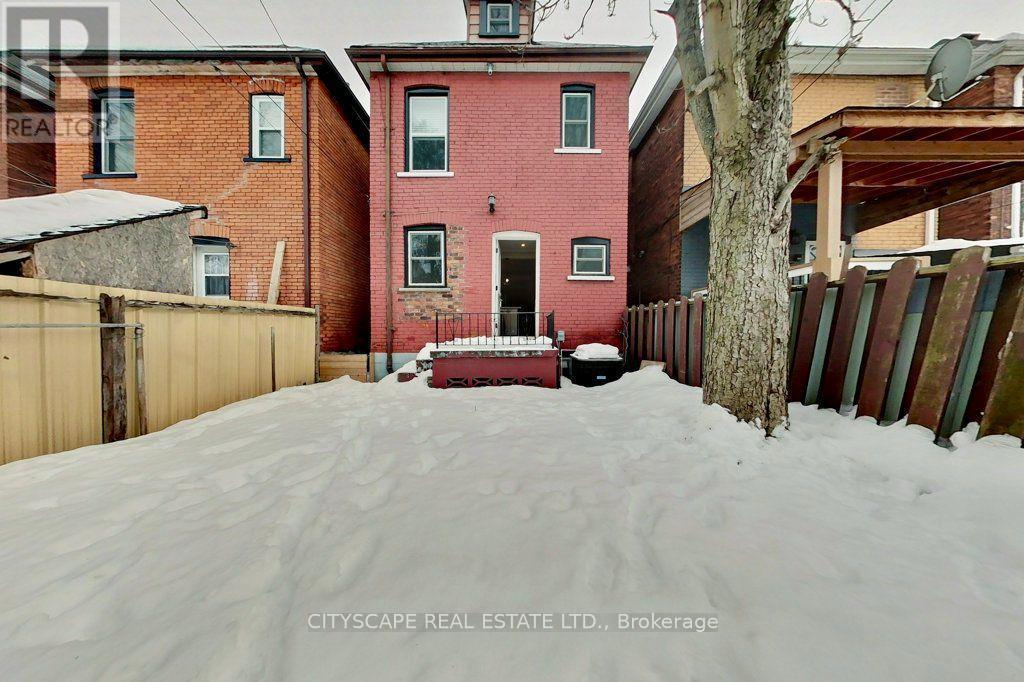 39 Holton Avenue N, Hamilton, ON