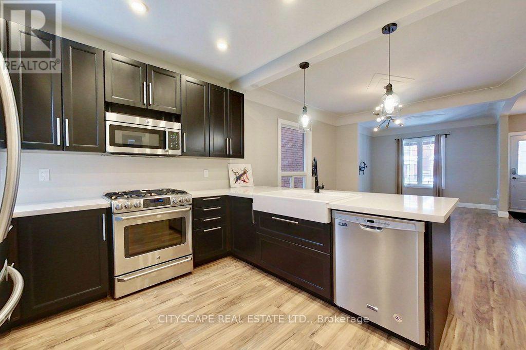 39 Holton Avenue N, Hamilton, ON