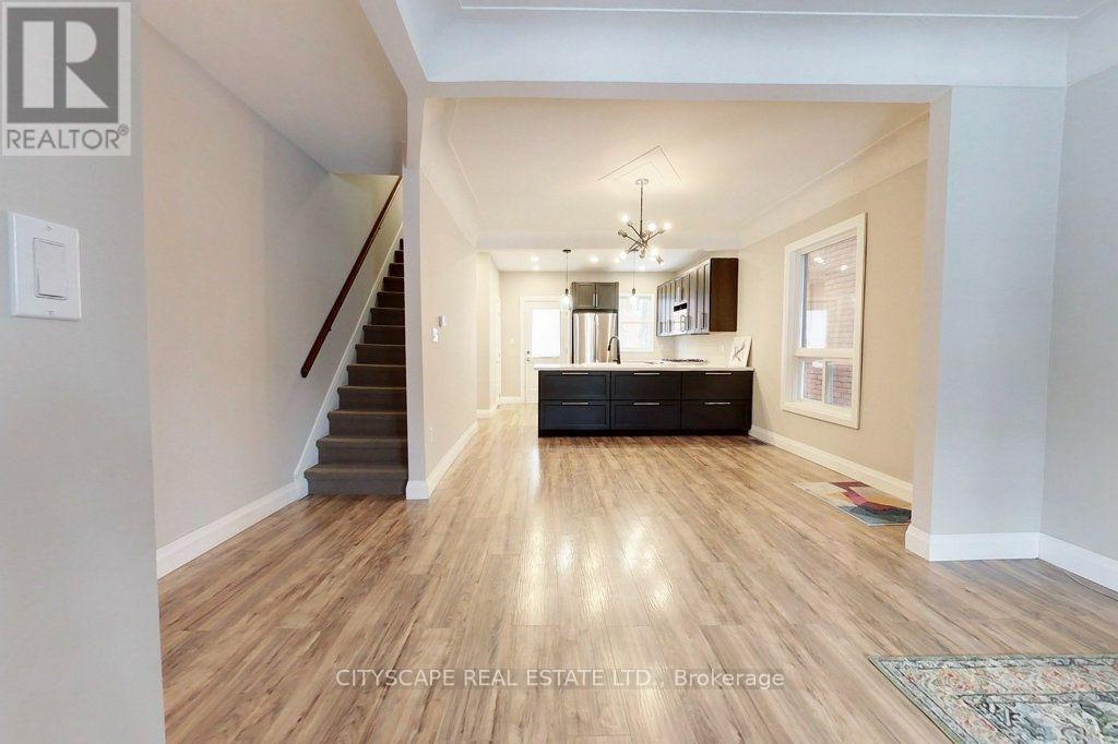 39 Holton Avenue N, Hamilton, ON