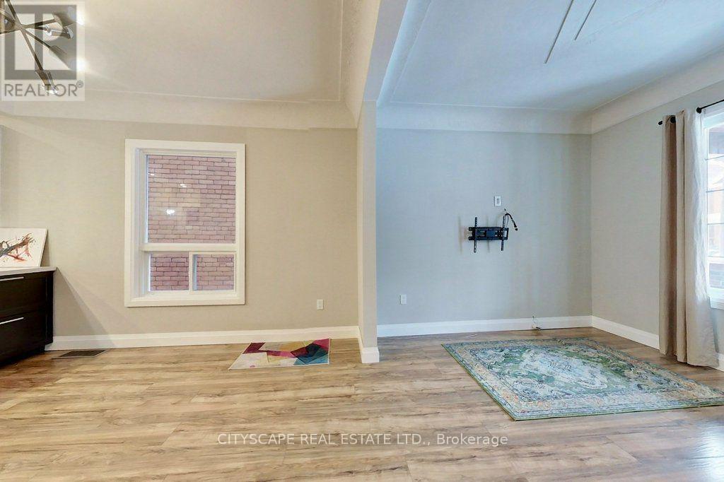 39 Holton Avenue N, Hamilton, ON
