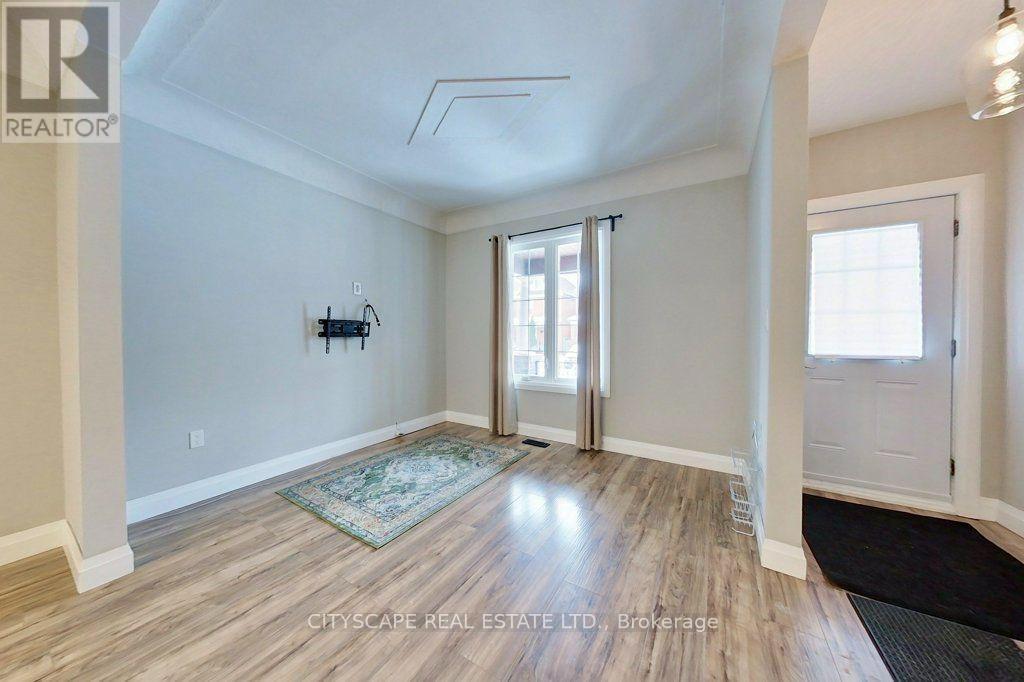 39 Holton Avenue N, Hamilton, ON
