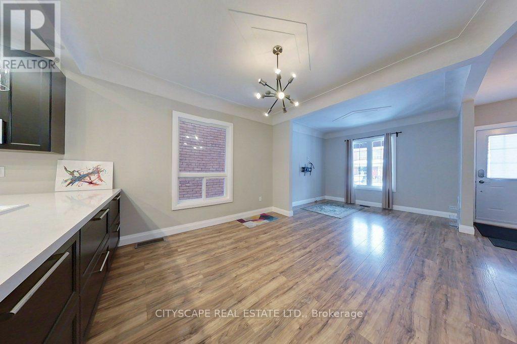 39 Holton Avenue N, Hamilton, ON