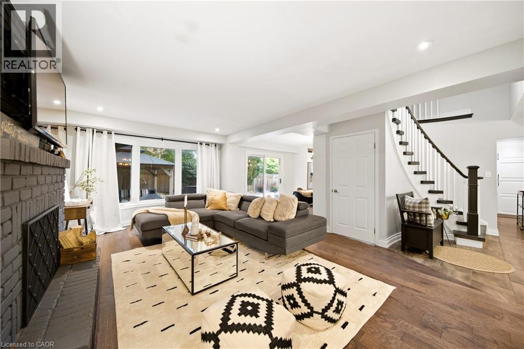 3277 Woodside Avenue, Burlington, ON